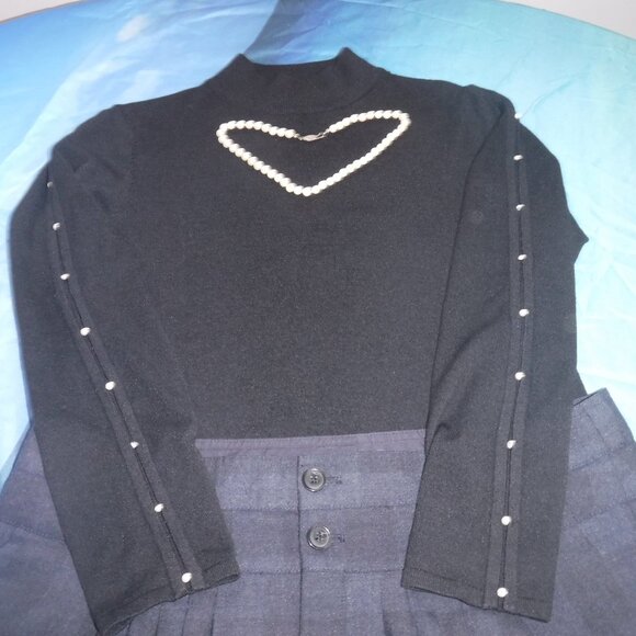 outfit - sweater with pearls and pleated Tartan skirt size 12 US - Picture 3 of 9